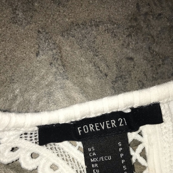 White top - Picture 4 of 4